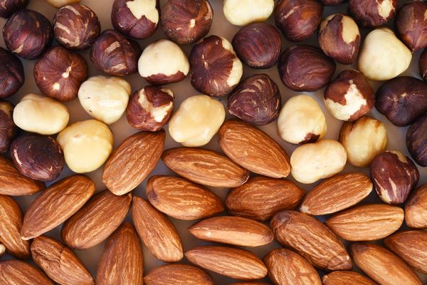 nougat illat mogyoróval és mandulával